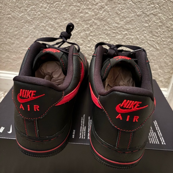 Nike Air Force 1 '07 LV8 Bred‼️STEAL PRICE ‼️10.5M - Picture 2 of 5
